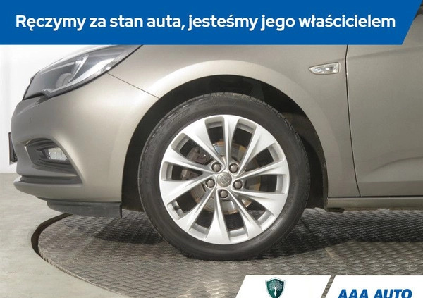 Opel Astra cena 54000 przebieg: 82679, rok produkcji 2016 z Siemiatycze małe 277